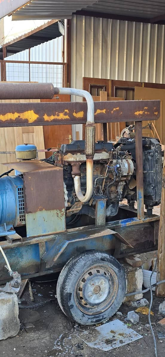 السلام عليكم 
مولد كيا 2701 لا تنقيص ولا تبخير محرك 
ع بلاد برغي ممفتوح بي
راس توليد ٣٠ كي في بلادي سعر ١٤ قفل مكاني بغداد حي الاعلام ***********
