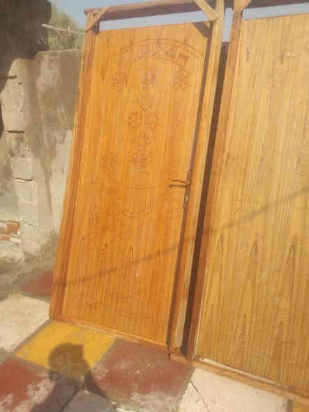 بيبان خشب ارتفاع مترين وعرض متر للبيع بين الشطره والغراف *********** السعر ٢٥٠ الزوج جدد
