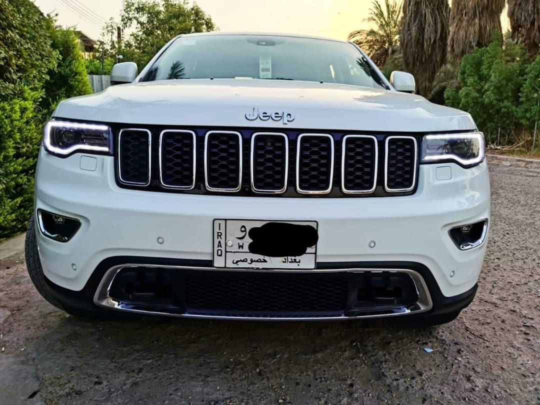 بيع مستعجل جيب 18 فول مواصفات كفالة عامة 
جيب كراند شيروكي (خليجي) لمتد بلاس 
الموديل : 2018
المحرك : V6 3.6L
الرقم : بغداد بأسمي تحويل مباشر 
الضرر : مكفولة كفالة عامة
المواصفات :
* ﻿﻿تشغيل عن بعد .
* ﻿﻿دفع رباعي 4x4 .
* ويل قياس 20 .
* ثلاث شاشات .
* ﻿﻿سقف بانوراما .
* دبل جام . 
* بصمة مع دخول ذكي .
* دخول سهل للسائق .
* نظام تشغيل واطفاء اوتماتيكي للمحرك .
* ﻿﻿فرش المقاعد من الجلد .
* ﻿﻿المقاعد الأمامية كهربائية مع وسادة ظهر .
* ﻿﻿ذاكرة لحفظ وضعيات الجلوس .
* ﻿﻿المقاعد الأمامية تدفئة وتبريد .
* ﻿﻿المقاعد الخلفية تدفئة .
* ضبط الستيرن كهربائي .
* ﻿﻿تدفئة ستيرن .
* تبريد قطعتين مع مناخ منفصل .
* ﻿﻿شاشة 8.4 انج .
* ابل كاربلي واندرويد اوتو .
* ﻿﻿نظام الملاحة (GPS) .
* نظام قياس ضغط الإطارات . 
* اربع وضعيات قيادة للطرق الوعرة .
* وضع القيادة الرياضي SPORT .
* وضع القيادة الاقتصادي ECO .
* ﻿﻿نظام خاص للطرق الوعرة .
* ﻿﻿المصابيح الأمامية متفاعلة مع LED نهاري .
* ﻿﻿كشافات الضباب زنون .
* ﻿﻿صندوق كهربائي .
* ﻿﻿حساسات أمامية .
* ﻿﻿حساسات خلفية .
* ﻿﻿كاميرا خلفية متفاعلة .
* ﻿﻿بخاخ ماء لتنظيف المصابيح الامامية .
* ﻿﻿مرايا جانبية ووسطية بخاصية التعتيم الذاتي .
* ﻿﻿مرايا جانبية مع هيتر .
* مرايا جانبية قابلة للطي كهربائياً .
* ﻿﻿مثبت سرعة .
* ﻿﻿نظام بريك اوتماتيكي .
* حقيبة العدة الاصلية والأسعافات الاولية .
* ريموت تحكم وسماعات هيدفون خاصة بالسيارة .
- تخم تايرات جديد
- حدادية اصلية كاملة جديدة
- ماشية 96 الف كيلو متر 
- السعر 250 ورقة
- مكان السيارة النجف الأشرف
ملاحظة : السيارة جاهزة وبأحسن حال ولا تحتاج الى اي مصرف لأن معتني بيها الى اقصى حد من ناحية الصيانة الدورية
للتواصل : ***********
