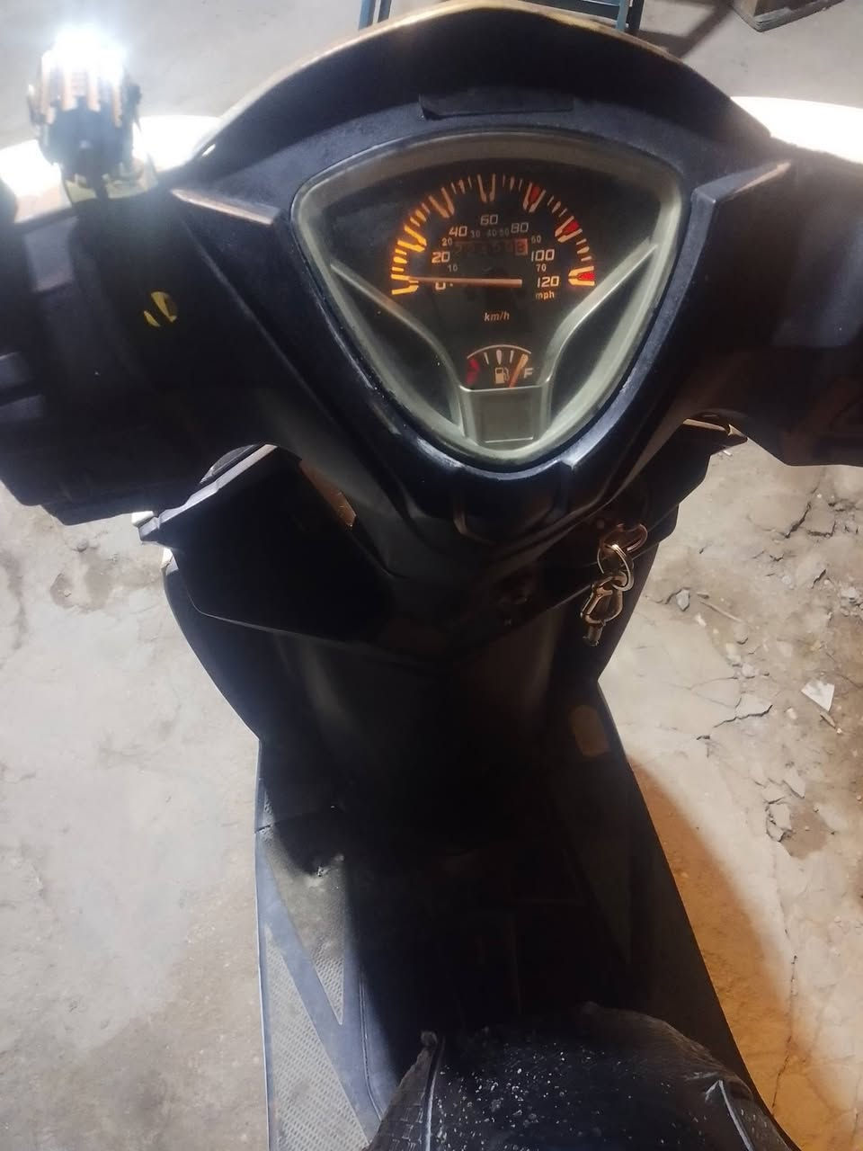 سلام عليكم دراجه لبيع مكينه نضيفه شلعه فولل كفرات انضاف سلف نكره السعر 250 وبيها مجالل مكان بابل مسيب سده الهنديه ***********
