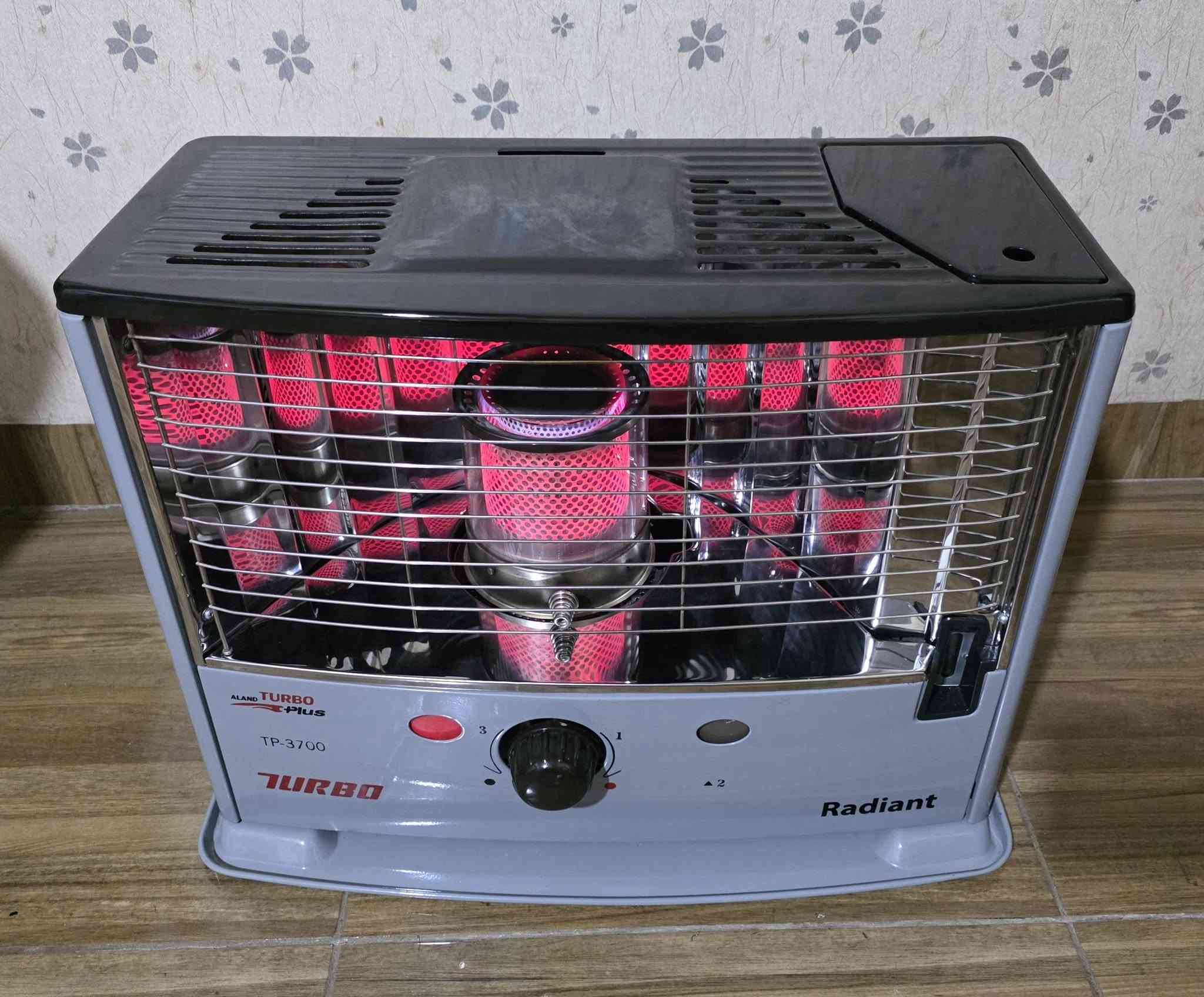 ئەم زۆپایە بۆفڕۆشتن ( تۆربۆی یابانی )عەسڵییە زۆر تازەو جوان وبێ عەیبە   وەک لۆک وایە مەزبووتە هیچ كێشەیەكی نییە
ژەنگ و ڕزیوی نیە  پڵیتەی تازەیە
وەجبەی یەکە  تازە هەیکەلی گۆڕاوە 
سلێمانی بەکرەجۆ
  گەیاندن هەیە بۆ هەموو شوێنێك  🚕
***********      ***********
