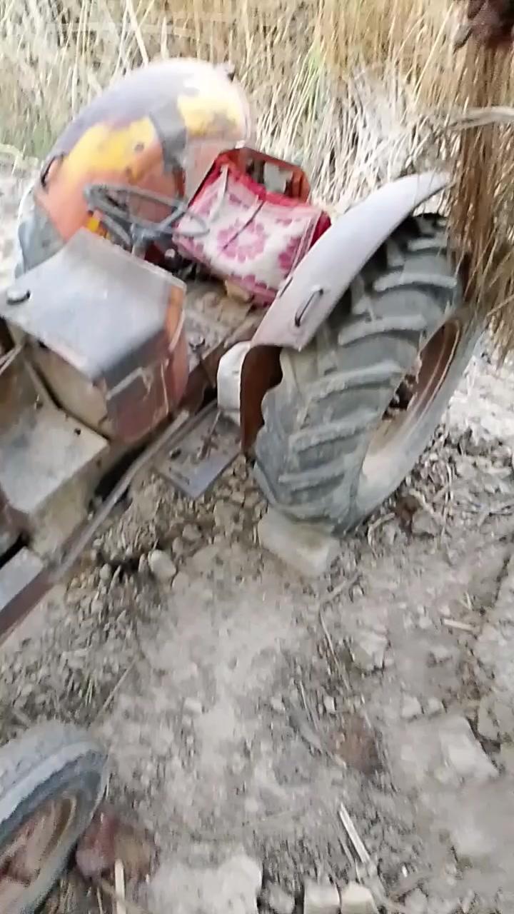 سلام عليكم مكينه للبيع هيه وراه فدان وديج وخرمتشه بس الخرماشه شويه يرادلهه ترتيب المكان بابل ***********
