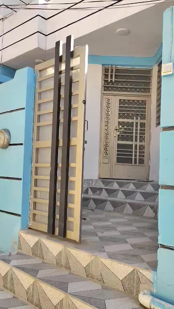 السلام عليكم للايجار طابقين تفاصيل داخل الفديو ايجاره 400عدا دلاليته الاستفسار ع رقم ***********
