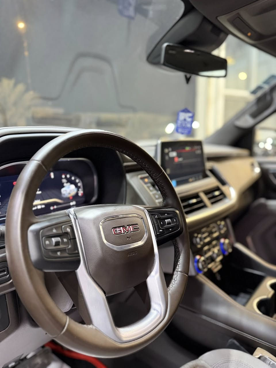 يوكن sle 2023 
ماشية 17  الف كيلو 
مغلفة ppf  السيارة وكالة المنصور 
صارت طخة بسيطة بل جاملغ الامامي ونصبغ فقط
السيارة جديدة وبدون اي نقص 
السعر 44,000 وبيهة مجال بسيط 
مكان السيارة بغداد الكاظمية جكوك 
***********
