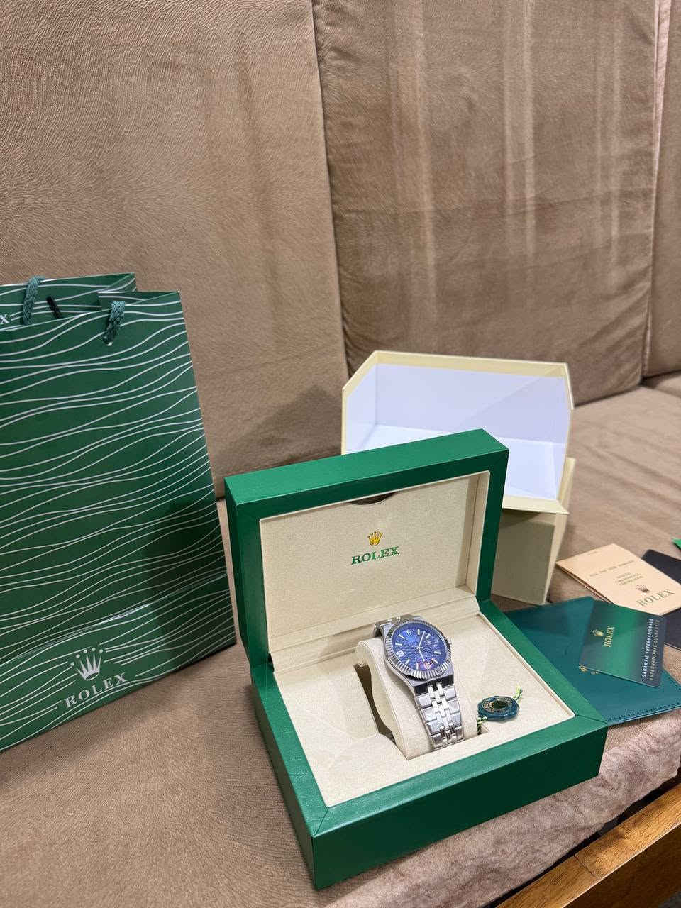 ساعة رولكس ماركه عالميه Rolex Land-Dweller
المواصفات
زجاج زفير مقاوم للخدوش
تاريخ الشهر
مقاومه لرذاذ الماء
مصنوعه من ستانلس ستيل مقاوم للصدء مع العلبه وكارتات الضمان والكتيبات والكيس مالتها (بكج ملكي)
كل هذا بسعر ٢٤ الف بدل 33 الف 
شرط الفحص امام المندوب


**إذا كنت صاحب هذا الإعلان وتريد حذفه لأي سبب، رجاءا أرسل رسالة إلى الدعم الفني**