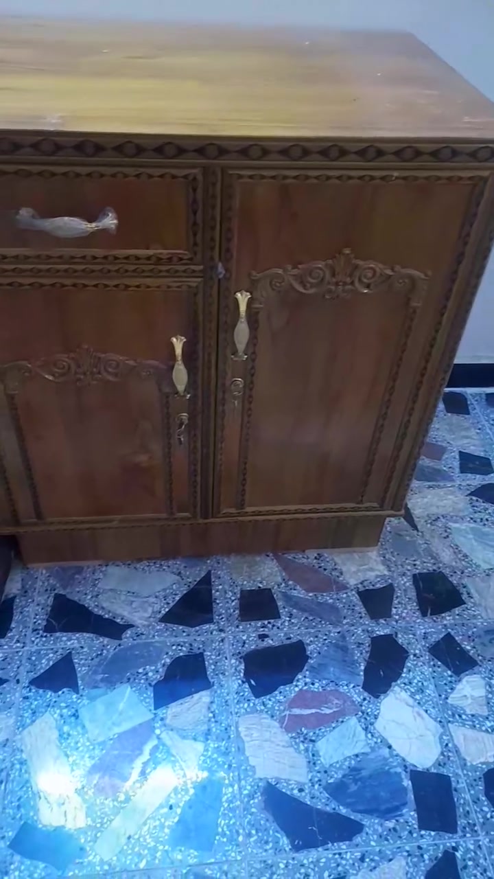 عندي كنتور ٤ بوب وبوفيه صغيره بابين للبيع عنوان الشعب نهاية كوسترات الشعب  رقمي ***********
