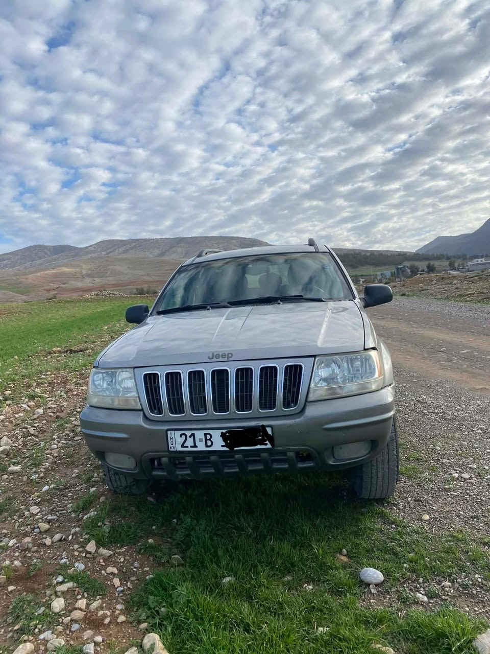 سةرةتا بةناوى خواى گةورة
سعرى٦٤وةرةقةو مةعامةلة
 جيب گراند شيرؤكى ٨پستن مؤديل ٢٠٠٢ گيرتؤماتيك دةبل ئةكسل بةشةرتى گير و مةكينة تةبريد سارد و گةرم دةعامى لؤ دةعامى بةشةرت  رةقةم سليمانى هةزةى نويية سةنةوئ هةتا ٢٠٣٠بةناوى خؤمانةوةية شتيكى جوان و خاوين بئ ليداو بئ سبوغ بئ كال بونةوة بئ تةقةو رةقة تايةو ويليكى خاوينى لةسةرة ناو فؤرميكا كارةباى هةموو ئيش دةكا جوار جام كارةبايى ئاوينة كارةبايى فول فولة بةس سلايت نية  سةيارةيةكى خاوين و بئ مةسروفة يةك دينار مةسروفى نية 
سعرى ٦٤وةوةقةو مةعامةلةيةكى برايانة 
تةلةفؤن بؤ خاوةنى بكةن***********
