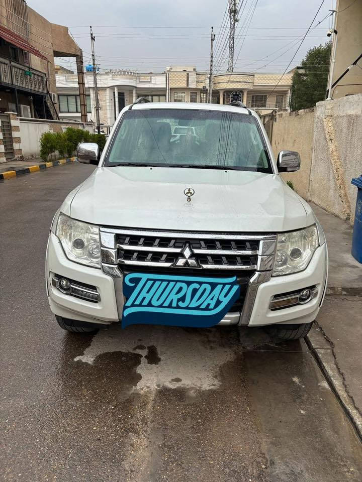 🔹باجيرو نص حبتور الموديل: ٢٠١٦
🔹 الفئة: GLS
السعر ١٦٥ $ 
🔹 المحرّك: 6 سلندر –3.5  لتر
🔹 كير: أوتوماتيك
🔹 الدفع: فورويل (دفع رباعي حقيقي)
🔹 عدد الركّاب: 7 مقاعد
🔹 الوقود: بنزين
🔹 اللون الخارجي: ابيض
🔹 الداخلية:مخمل مدرشم جلد
🔹 العداد: ماشي 155.000km

✨ المواصفات:
 • شاشة لمس
 • كاميرا رجوع
 • GPS
 • تبريد ثنائي
 • حساسات خلفية
 • جنطات وكالة
 • إيرباجات أمامي وجانبي
 • ABS و EBD
 • شبابيك ومرايا كهرباء
بيها جانلغ ايمن القرن صبغ  فقط
والباب الخلفي طخه خفيفة ما مصلح على وضعه 
للتواصل على الرقم 
***********
