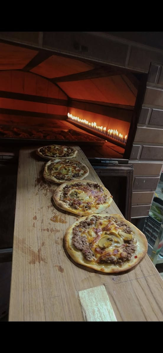 فرن حجري متنقل للبيع الطول متر ونص 
يستخدم -بيتزا -صمون -فطائر ومناقيش - لحم بعجين_  معجنات 
حجر فوك وجوه فرن تسكام شغل درجة اولى 

استخدام قليل كلش 
مكاني الديوانية 
الرقم ***********
