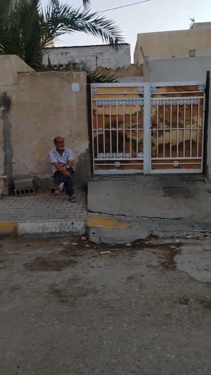 سلام عليكم بيت للبيع المساحه ٢٥٠ م طابو صرف كربلاد حي العامل شارع المركز
الاستفسار الاتصال على الرقم ***********
