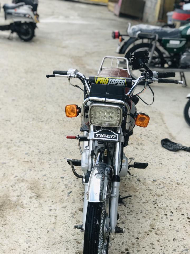 سلام وعليكم ماطور تايكر2020 ماطور خير من الله عيبو بي دخان قليل ماطور طبه وايرمنيه شغاله دبلات شغاله السعر ٣٥٠ وبي مجال حك الجيه مكاني موصل جانب الايمن للتواصل***********
