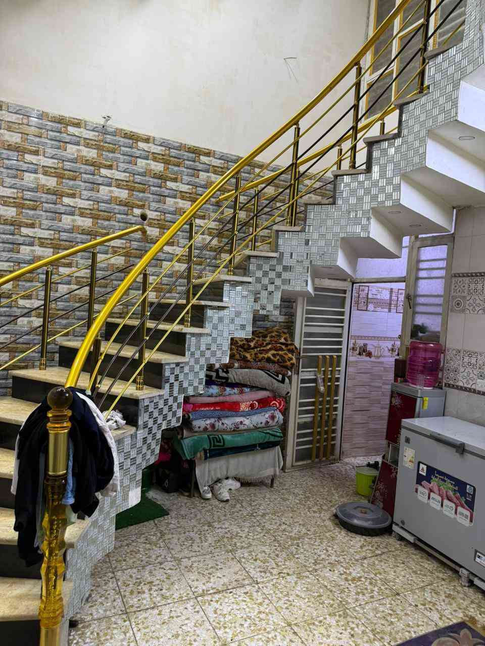 بيت للبيع في حي اور قرب حسينيه المصطفى فرع ثانوية يافا للبنات بيت مساحته 110واجته 5ونص بيت حديث بناء 2023 مسلح يحتوي على كراج سياراة الاستفسار اتصل على الرقم ***********
