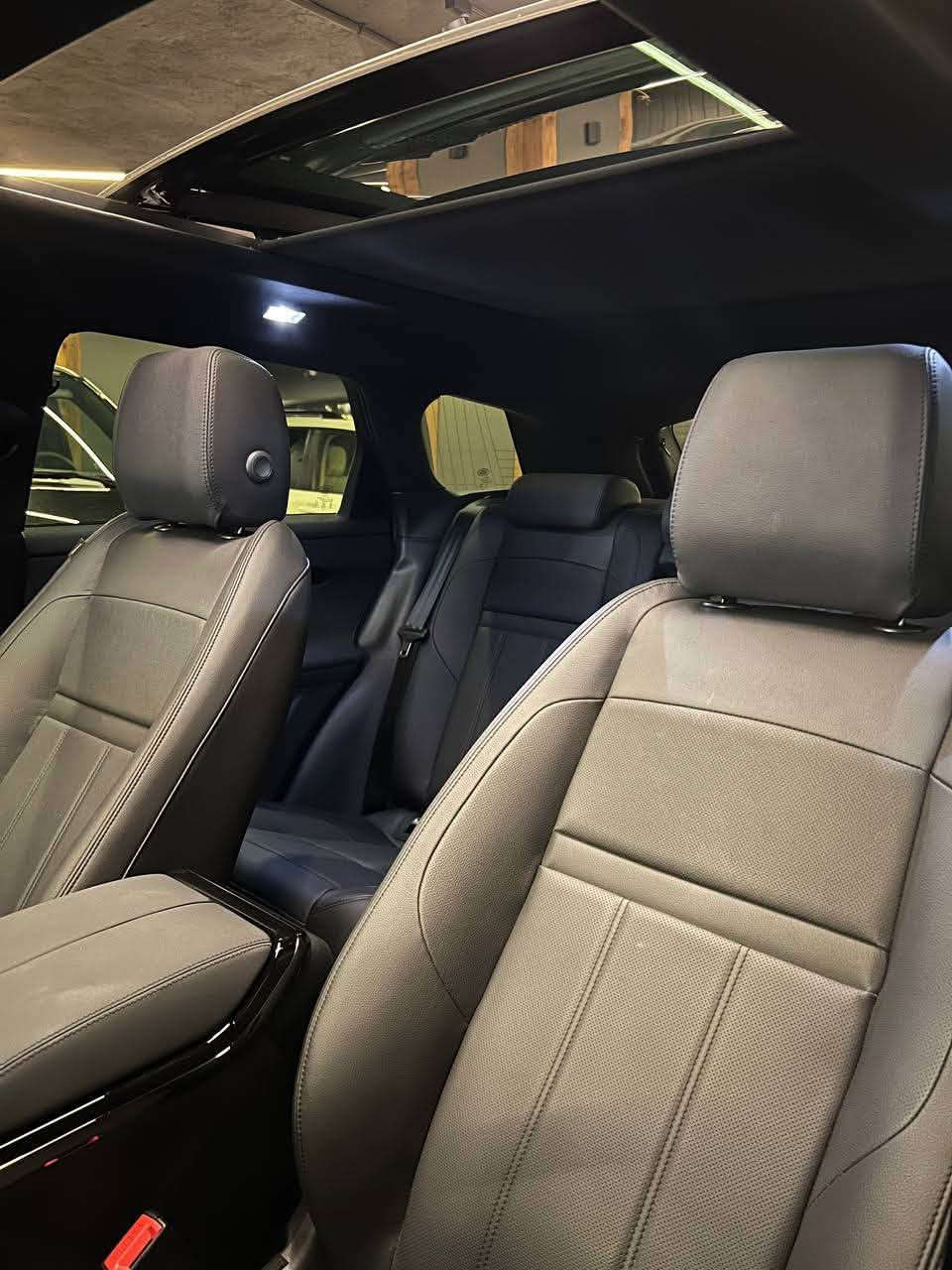 Range Rover Evoque
P160 R-Dynamic 
model 2026 
zeroo 
Keyless start 
LED & Auto Headlights
Adaptive Cruise Control
Apple CarPlay & Android Auto

سقف بانوراما 
جنوط 19 انش 
كراسي كهرباء + ميموري 
كاميرات 360 
لون اسود فرش اسود 

السعر : 4,050,000


**إذا كنت صاحب هذا الإعلان وتريد حذفه لأي سبب، رجاءا أرسل رسالة إلى الدعم الفني**