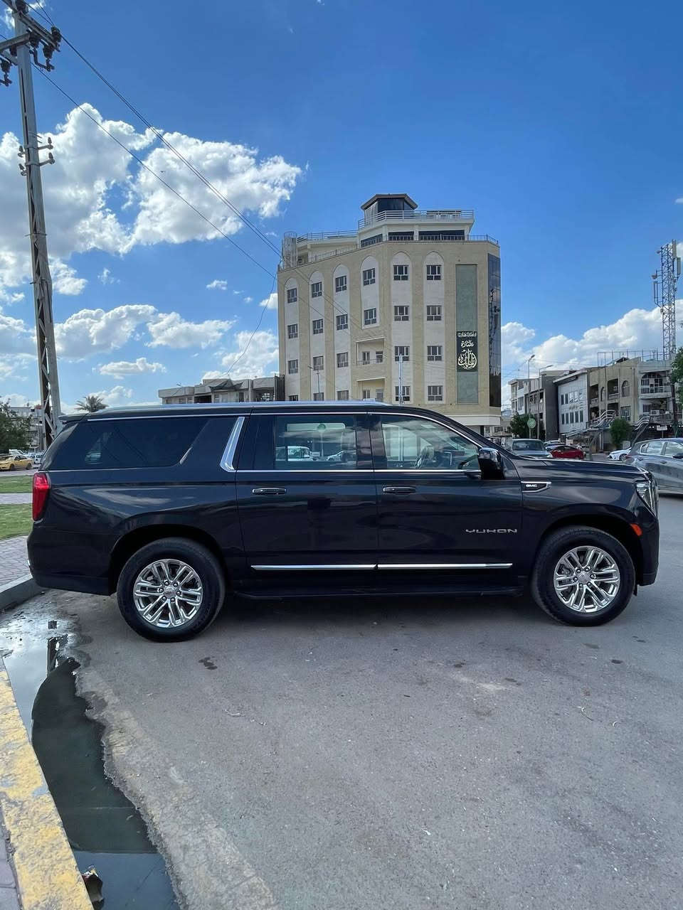 تحيه للجميع للبيع بسعر مناسب يوكن slt فئة XLالطويله مو البتره محرك 5300
موديل 2023ماشيه40الف  قابل للزياده
السياره كلين بدون ضرر وارد اميركا فول مواصفات  عدا الفتحه سلايد الصور المرفقه حاليا وبلمزاد عند الشراء
كشنات تدفئه تبريد او رادار او تحديد المسار وتنبيه الطرق هوايه مواصفات بيه معروفه مواصفات slt
رقم بغداد خصوصي بسمي السياره تحويل ثاني يوم 
 الون اسود غير محدد 
السياره اني مستورده دخول جديد 
 السعر يعني 5شدات او بيه مجال بسيط  وبلتوفيق
   الي ميعجبه المنشور ماكو داعي يعلق يعبره - ***********
