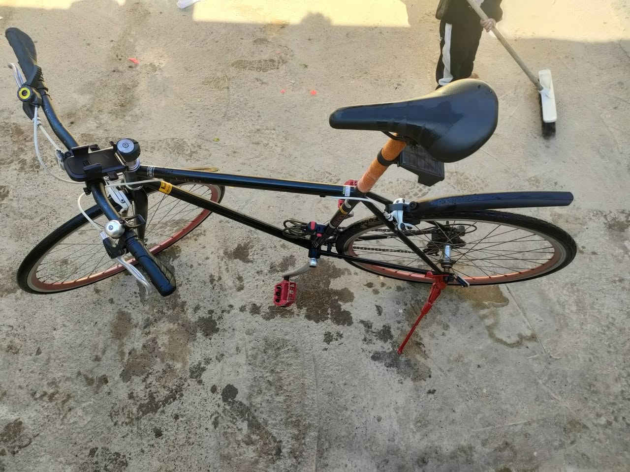 اعيد النشر بسبب الوعود الكاذبه حبيبي ماعندك حجايه لا تخابر ولا تكلي بقي وجايك بطريق ونته نايم بيتكم المهم للبيع ثنينهن واحد حجم 26 شركه تريك غني عن التعريف وثاني سي 700 حجم 28 بايسكلات باله مو تجاري وثنينهن الامنيوم مكان بوم الشام قرب القوس مال حسينيه ***********
