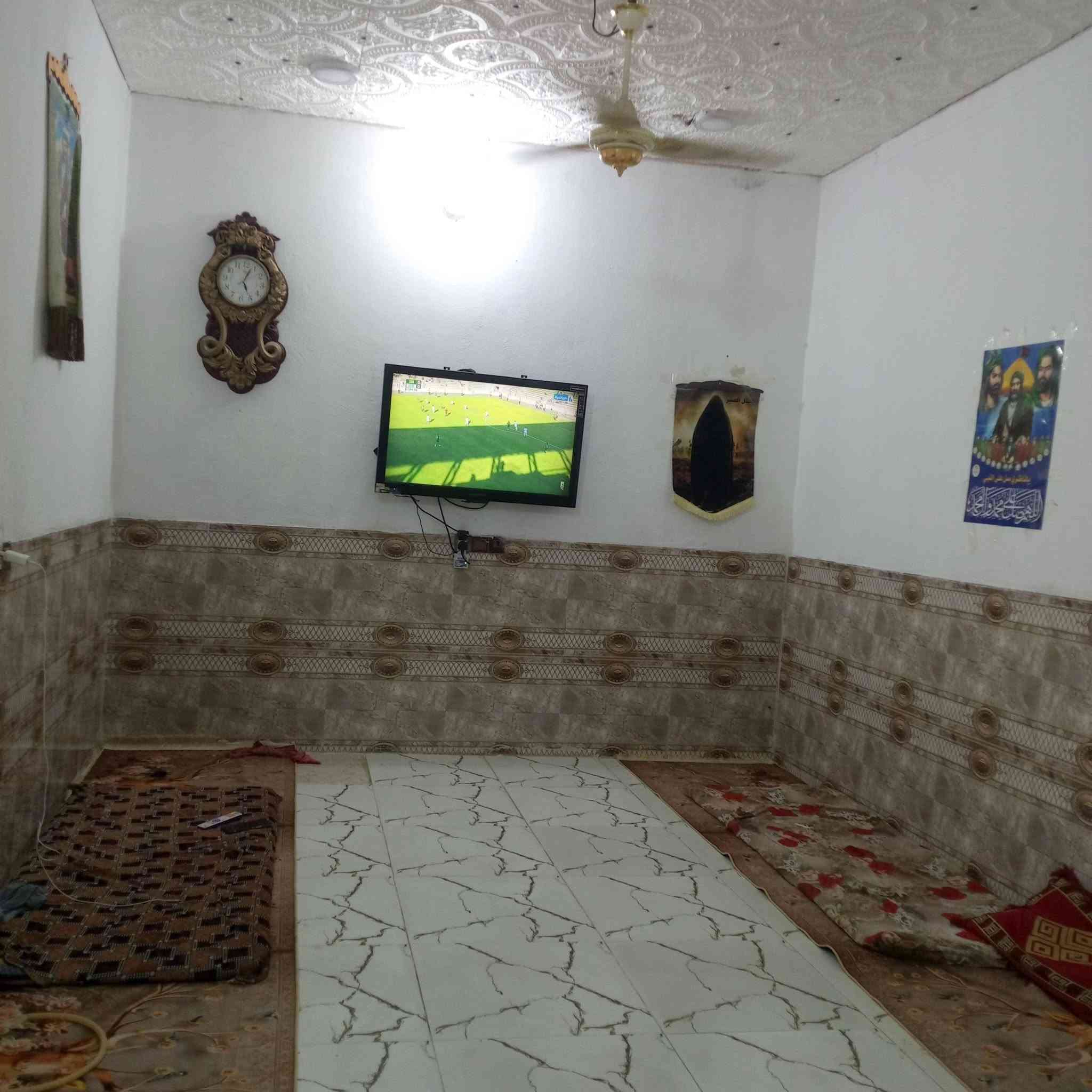 السلام عليكم بيت للبيع غرفتين وصاله ومطبخ وصحيات مساحه ١٥٠ متر بناء بلوك سقف سندوج الاتصال على رقم *********** المثلث الكلابين نزلت ابو نزار الكلابي مستعجل على بيع@
