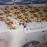 مجمده وسط طول ٥٠ سم وعرض متر ماداخله تصليح اقسم بالله مجمده شغاله وكل ...