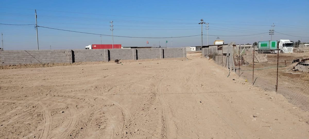 السلام عليكم للبيع دونم تجاري على طريق صويره جبله منطقه ابو صريمه الواجهه 20 متر والا نزال الباقي تفاصيل اكثر على صاحب الارض566513 07719
