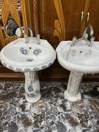 للبيع مغاسل حجم كبير مع الخلاط سلستيل عدد 2 الوحدة ب25   07804844933