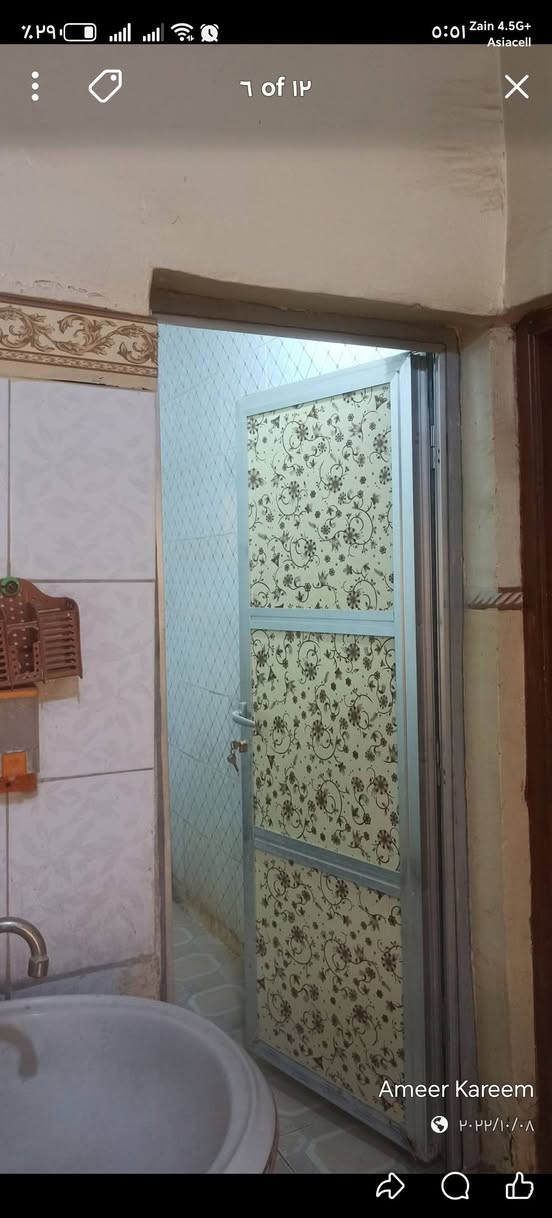 السلام عليكم بيت للبيع طابو صرف مساحه 200  متر عنوان حي العسكري نهاية الحي بلقرب من ساحة سرحان  طابقين الطابق الاول يحتوي على غرفه 5×4 ( استقبال 7×4   صاله  4×4 مطبخ 5×4 صحيات خارجيه طارمه حديقه
الطابق الثاني يحتوي على غرف عدد (2) 6×4 الثانيه 5×4 السعر خاص الاتصال على الرقم التالي ***********
