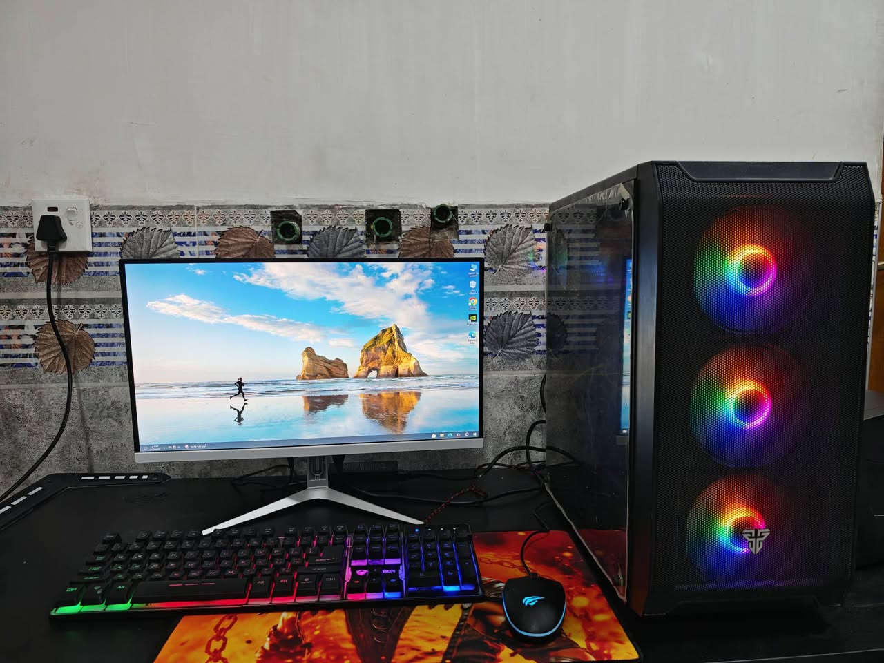 سلام عليكم
حاسبة للبيع فقط 

 المعالج i5 7600k 

الرام 8 كيكا 2400

هارد 512 ssd 

كارت شاشة 1650 gtx 

فقط بيها مكان مال رام ميشتغل ماعرف ليش 

شغاله حاليا على 8 كيكا 

سعرها 330 الف مجال بسيط 

مكاني بغداد البياع 

***********

مع الشاشة حجم 22 و 75 هيرتزfhd  غراضها كاملة بلكارتونة استعمال بسيط . سعرها 85 اذا ثنينهن اتسالك بلسعر .
