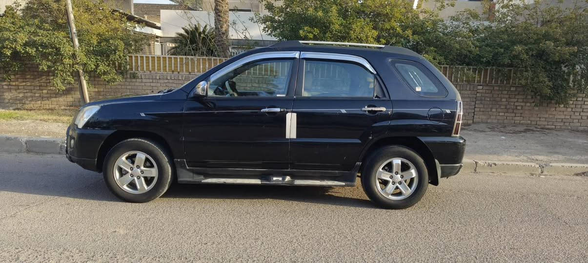 سبورتج 2009 للبيع 
وارد امريكي ضربتهة من امريكا بين البابتين 
محرك 6 سلندر 2700 
السيارة مصبوغة عام وبيهة تصليح بلقمارة 
كير مكينة تبريد خير من الله شغل وطلع وين متريد 
سعرهة 85 
مكاني بغداد الحرية 
 
***********
