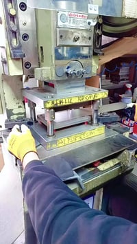 مكبس هيدروليك • مخرطة • تشكيل معادن