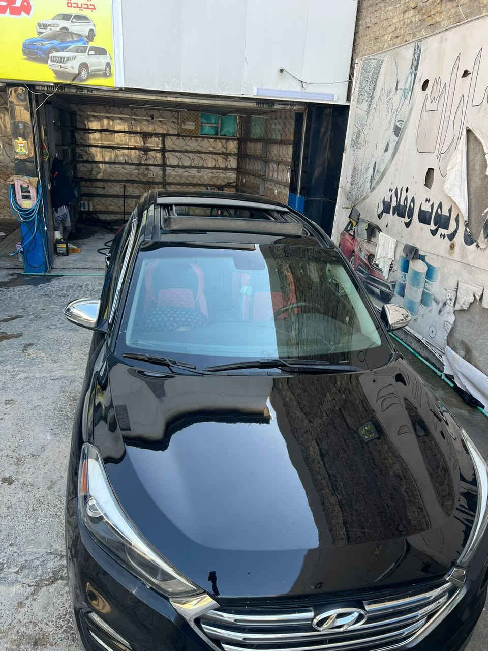 توسان ١٨ بيه بس بنيد صبغ 
ماشيه 154 km 
فول مواصفات عدا البصمه 
فول بانوراما
كروز سرعه 
فول تحكمات استيرن 
مود درايف 
مانع تزحلق 
تبريد بيانو
رادار خلفي 
مري شفط 
السعر ١٤٢ اوبيه مجال 
مكان الشعب 
***********
