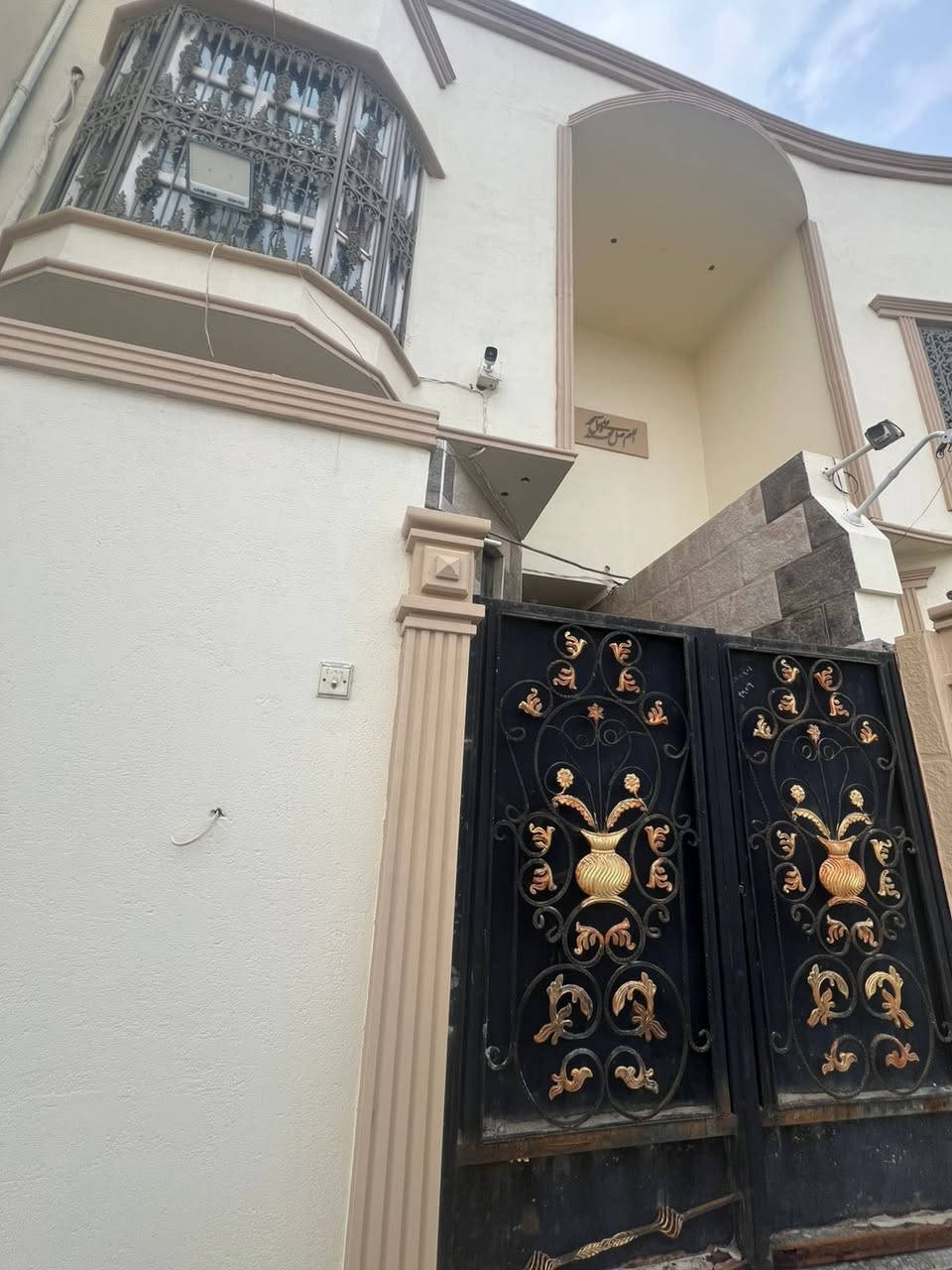 بيت ١٠٠ متر بياسين خريبط يقع ع شارع عشرين متر مقابل خدمات ومقابله دائره كهرباء قرب مدارس حاتم الدراجي وللتفاصيل عن السعر والامور الاخرى عبر هذا الرقم ***********
