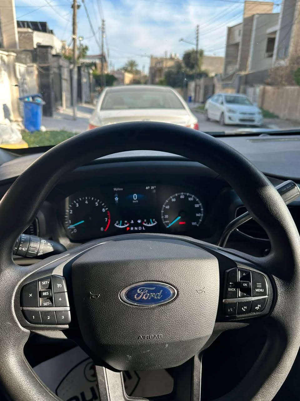 للبيع او مراوس مع بيك اب f150 او سلفرادو ٢٢ و فوك
فورد اكسبلورر بوليسي محرك ٦ سلندر تنفس طبيعي (( بدون هايبرد )) يعني انسى العطل 

٢٠٢٢ حادث حريق لايت امامي سطحي فقط  .. بدون حادث بدون ايرباك .. 

ماشية ٦٠ الف مايل 

كل شي داخل مبدل سياحي سيارة فول نظافة بدون اي نقص متصرف عليها دينار..  مشايفة بانزين عادي و ابدل افضل انواع زيت المحرك .. 

كاميرا خلفية 

هاند بريك دكمة 

بصمة تشغيل داخلية 

گير تعليك 

لون اسود المرغوب بالبوليسي 

شاشة كبيرة 

يعني باختصار سيارة قوة البوليسي و برفاهية السياحي و نصبتها فول .. 

السعر ٢٢ قابل للتفاوض 

***********
