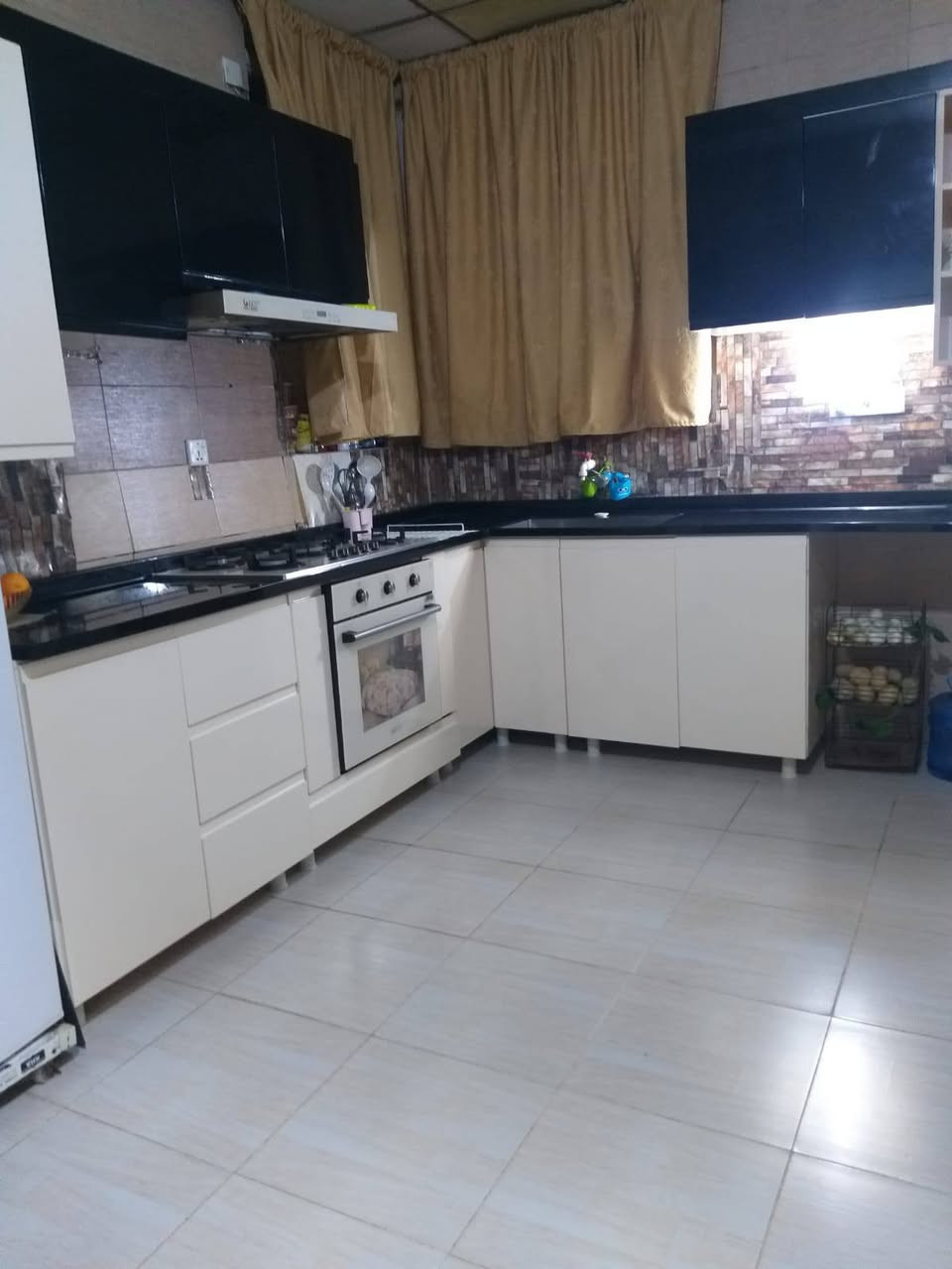 غراض بيت سبالات ٢ ابو طنين واحد طن ونص  كونتر تفصال 
مع قنفات كامل للبيع الغراض اخو جديد نضافة ١٠٠ بالميه للبيع اي استفسار اتصل برقم *********** مكان خانقين
