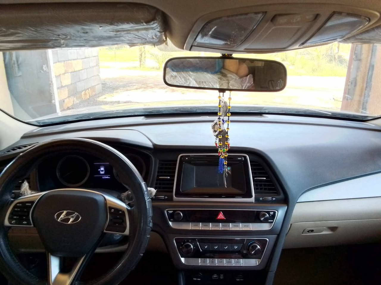 السلام عليكم 
سوناتا 2018 خليجي رقم سليمانية انكليزي 
مكفوله
تحكم ستيرن جهتين 
مري شفط 
كير 6نمر   3 انضمه عادي +سبورت + ايكو 
حساسات خلفيه 
كامرة دوارة 
شاشة لمس بلاديه 
5 ويل كب
محرك 2400دوش 
محرك مامفتوح برغي بي بلادي 
السعر خاص او على الهاتف 
للاستفسار ***********
