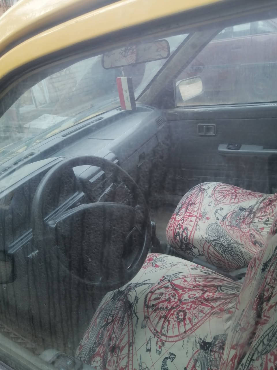 السلام عليكم.  سياره سايبه لبيع محرك بيه خيط بخار كشر نضيف شوفت عينك باتري جديد تايرات جدد دواخل جدد شواصي نضيفات بيها قليل اخياس المكان الدوانيه اتصال على الرقم. *********** السعر 12 وبيها مجال
