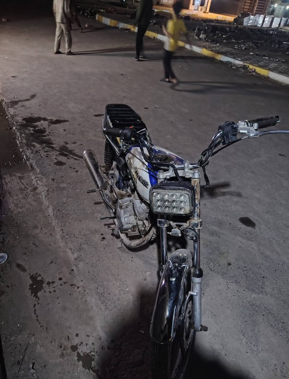 دراجه بارت وراق اصولي شوفتك عينك راسني خاص :مكان شطره شوملي شارع ام خالد ام دجاج


**إذا كنت صاحب هذا الإعلان وتريد حذفه لأي سبب، رجاءا أرسل رسالة إلى الدعم الفني**