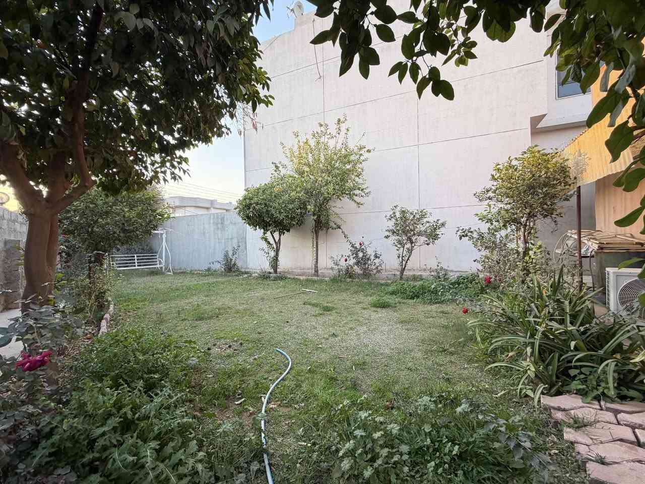 فرصة استثمارية مميزة 🔥
#دار #للبيع  ركن 🏠  طابو ملك صرف بيت نضيف صالح للسكن ..مساحته ٣٨٩

#الموقع :- كركوك — القادسية الاولى المربع الذهبي قرب تقاطع الحريه والقادسية مقابل ماركت التون ستي  الموقع جيد على 
  شارع عريض قريب من كافه الخدمات 

#تفاصيل الدار

 
- استقبال 
- هول
- غرف نوم عدد اثنين
- مطبخ 
- حديقة
- درج خارجي 
- صحيات 
- كراج سياره

* نستقبل جميع عروضاتكم السكنية 🏠 والتجارية 🏡 بكافة مناطق كركوك  
.......................................
للمزيد من المعلومات مراجعة

 عقـارات الأبـــــــــــــرار  
حي الواسطي. مقابل المواد الغذائية 
او الاتصال على 
📞  ***********
📞  ***********
