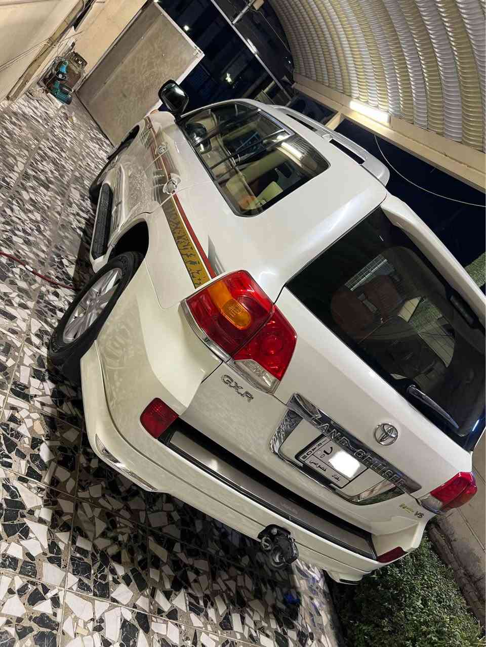 السلام عليكم للبيع لاندكروز مديل 2012 بيها صبغ قطعتين  بدون دواخل طخه خفيفه مكينه 6سلندر رقم بغداد  السعر 320 للاستفسار *********** بغداد, العراق
