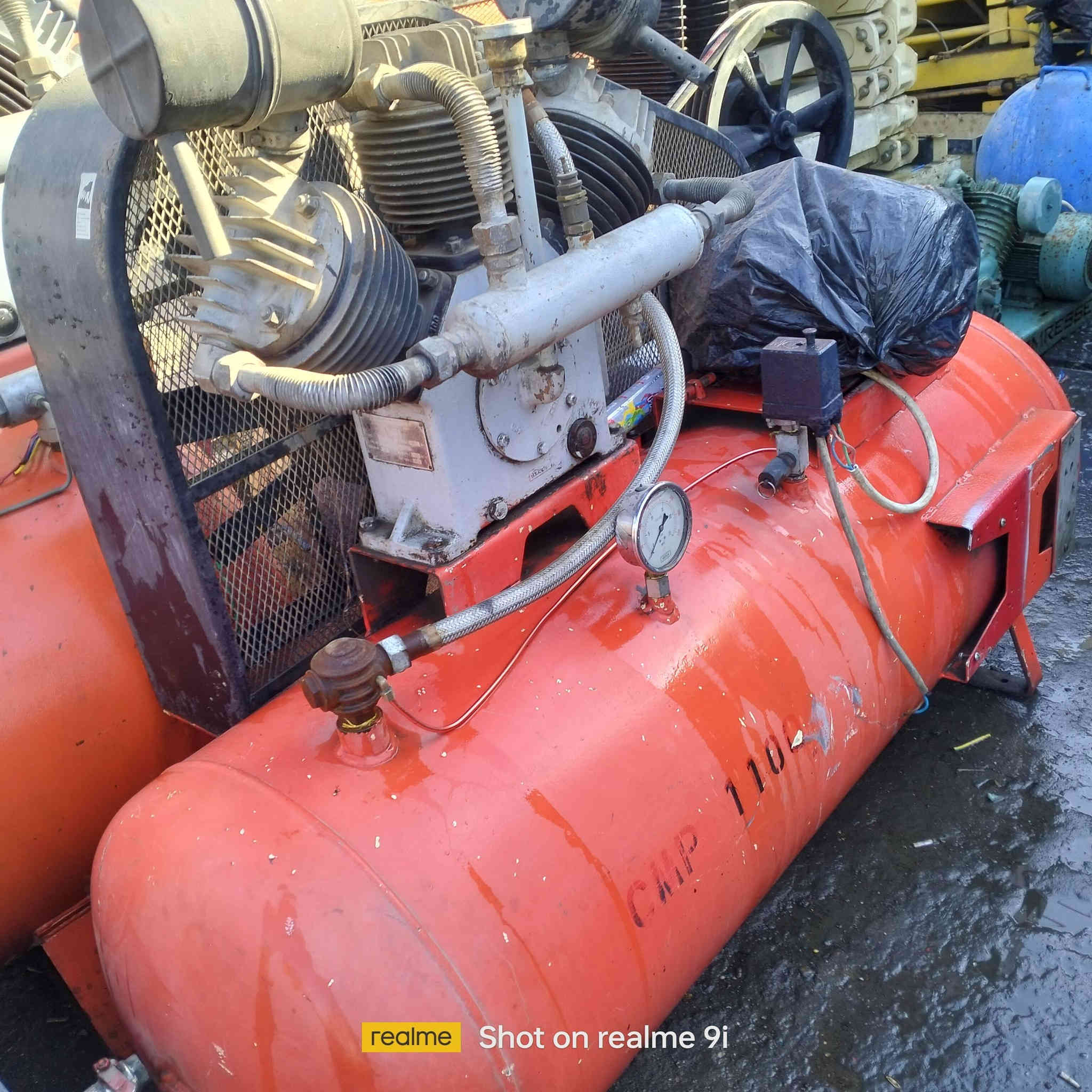 سلام عليكم غراض للبيع باله العنوان بغداد باب الشيخ تطاطع الكرينات الرقم ***********
