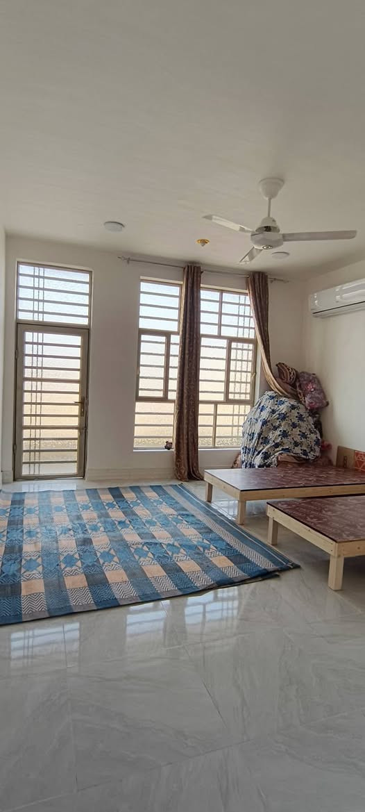 سلام عليكم بيت للبيع حي الجامعة 100 متر طابقين بناء حديث  صور الطابق الثاني للاستفسار***********
