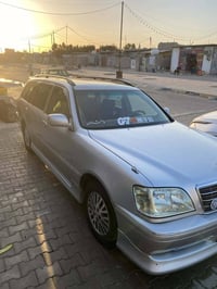 كراون ملكة • استيشن • ٢٠٠٠