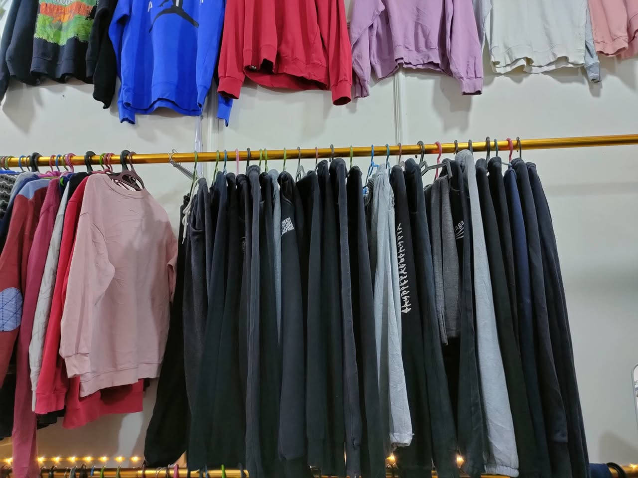 اللهم صل على محمد وال محمد
جمعه مباركه عليكم يارب 
تخفيضات تخفيضات 🔥🔥🔥🔥 
اليوم وباجر لحكو حبايب تصفيه
قمصلة رجاليه شبابيه سعر القطعه الف 
بلوز رجالي شبابي ونسائي بالف
سويتر حلقه رجالي نسائي الف
بجامه رجاليه شبابيه الف
تيشيرت بهاري هاينك نسائي نسائي الف
كوتات نسائيه بناتيه قطعتين بخمسه
ملابس اطفال 500
ربطات ستن وقماش باله شرط النظافه سعر القطعه الفين كل 3 قطع بخمسه 
عنوان المحل شارع 60 مقابيل جامع اهل البيت ع


**إذا كنت صاحب هذا الإعلان وتريد حذفه لأي سبب، رجاءا أرسل رسالة إلى الدعم الفني**