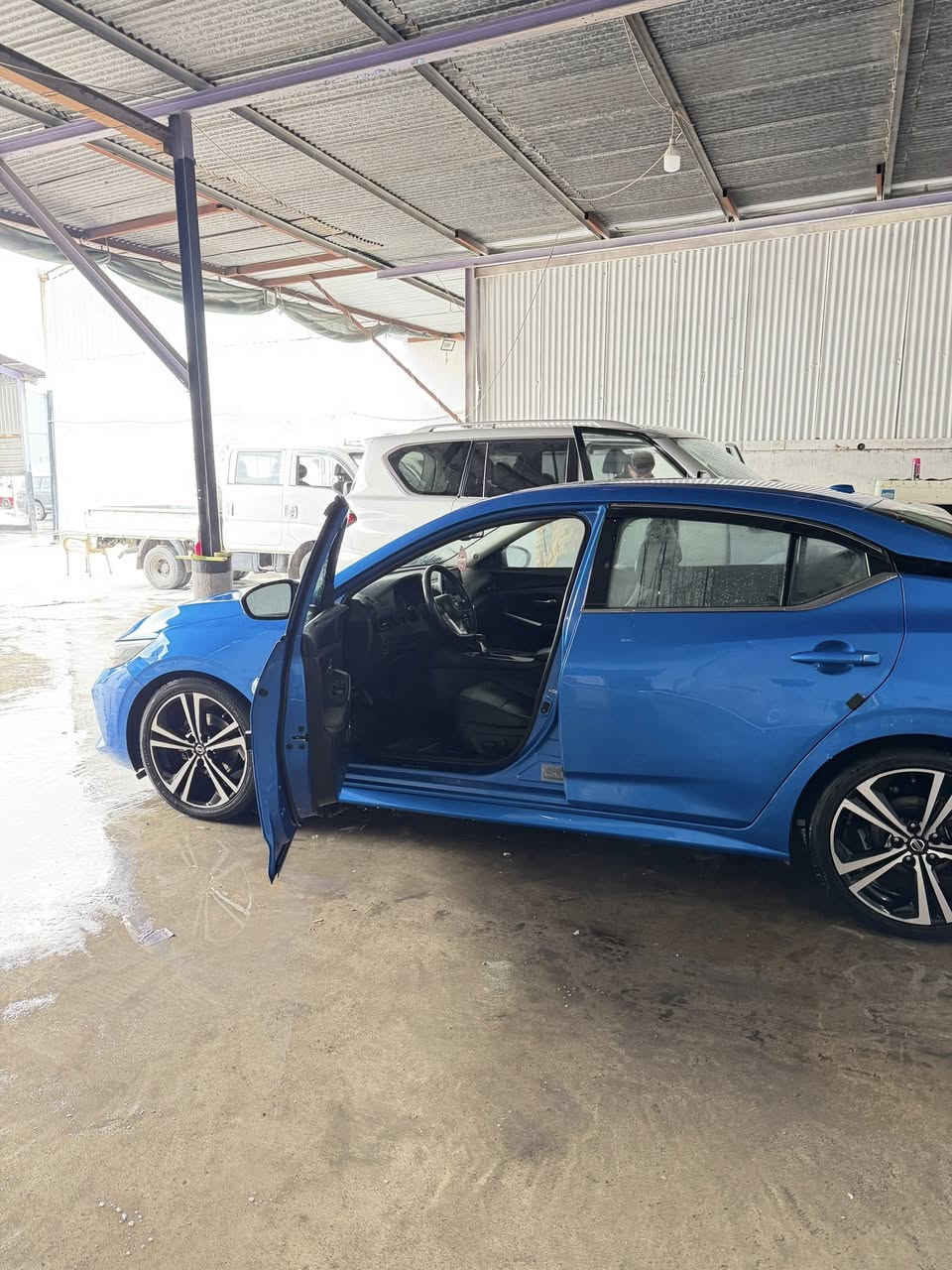 السلام عليكم 
نيسان سنترا 
2020 
فئة sr بلص اعلى شي 
ماشيه 42 mi 
ضررها جاملغ امامي وشويه من البوند وشويه من الباب 
بطانه جاملغ فقط بيها صبغ بدون لغد بدون شاصي  وبيها 
مكانتين بارد
كشن كهرباء وكشن حار ستيرن حار 
فول الفول واحد على واحد 
سعرها 125 وبيها مجال بسيط
مكاني موصل 
***********
