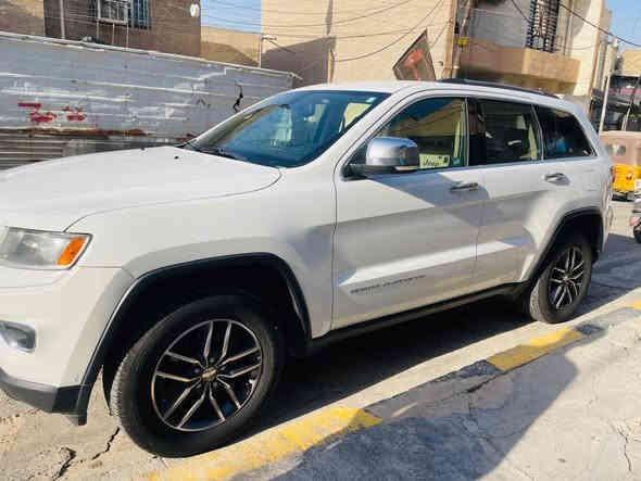 السلام عليكم 
جيب لاريدو 
أمريكيه 
بدون حادث و بدون صيغ 
السعر 210 
الاستفسار ***********
العنوان الزعفرانيه شارع المعهد.
