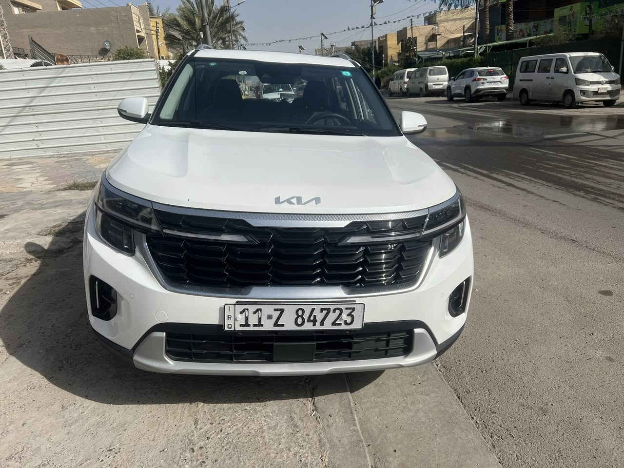 السلام عليكم
سلتوس ٢٥ ماشية ٣٠٠٠ يعني زيرو 
مكفولة كفالة عامة فول بنوراما جلد بصمة وشاشة متصل
ورادار وهاند بصمة بغداد وباسمي 
السعر ٢٦ مليون
***********
