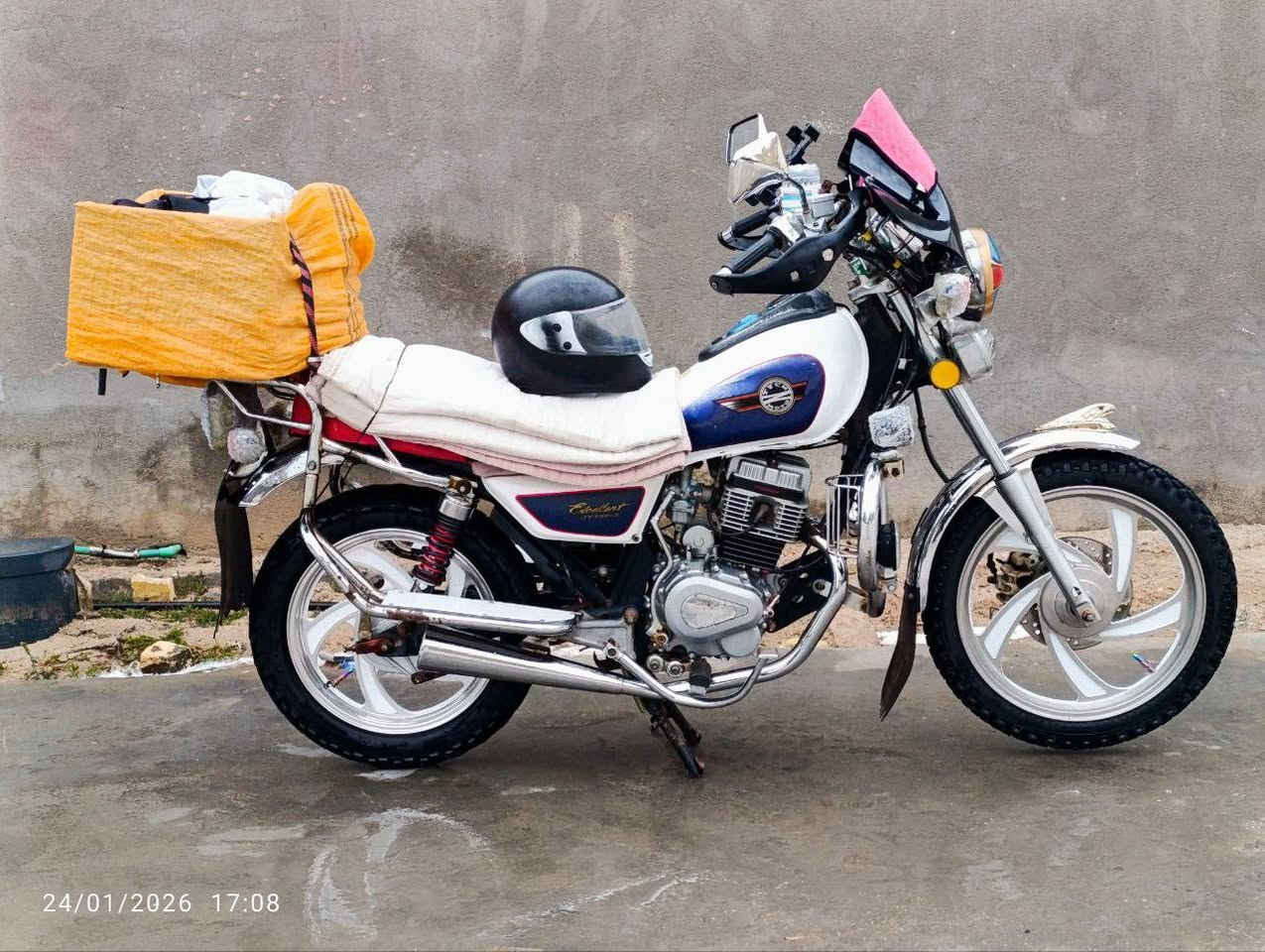 السلام عليكم تايموته 2016 اوراق اصولي كامله الدراجه جاهزه من كلشي كهربائيات كله شغاله دراجه بلاديه ماعدى الويل الخلفي بدلته والكشن. مجفته قبل كم شهر مجموعه زنجيل جديده سعر 850وبيه مجال بصيط 
***********موجود اتصال واتس 
ناصريه سوق الشيوخ
