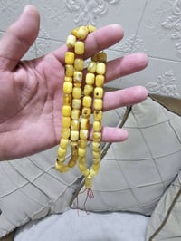 كهرب بحر البلطيق • طبيعي شوائبي • ٥٧ خرزة
