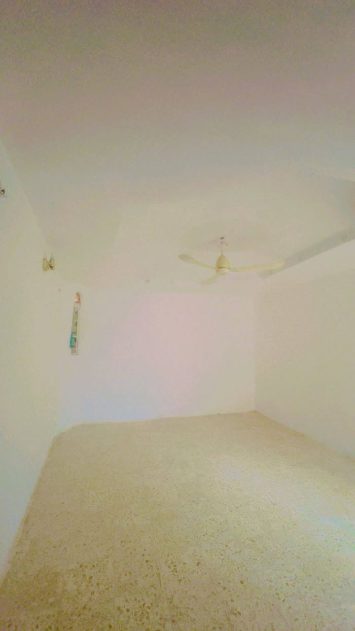 السلام عليكم  للبيع دار في   قضاء العلم /الحي العسكري /قرب قسم تربيه العلم مجاور مجمع السامر السكني طابو صرف تحويل مباشر  المساحة الدار 300 متر نوع البناء طابوق التفاصيل الدار 2 غرف نوم صاله وستقبال مطبخ مجموعات صحيات كراج سياره و سقيفه و حديقة خارجيه واصل ماء و كهرباء و إنترنت كافه الخدمات متوفره بيع مستعجل جميع خدمات ما شاء الله تبارك الرحمن من مدارس سوك للاستفسار على الرقم وحياكم الله الرقم بس واتساب فقط ***********
