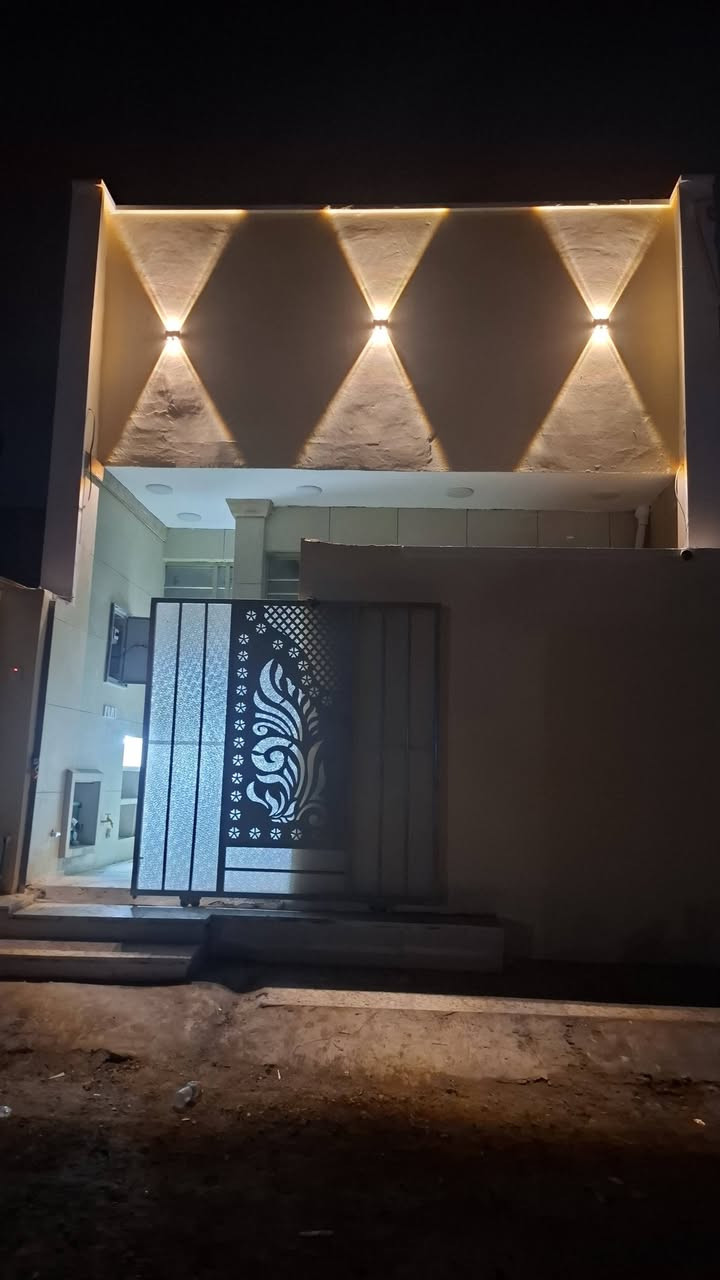 إسلام عليكم بيت للبيع مساحه ٩٠بلوك بناء درجه اولى قريب ع مدرسه المسار السعر ٦٢ وبي ل***********
