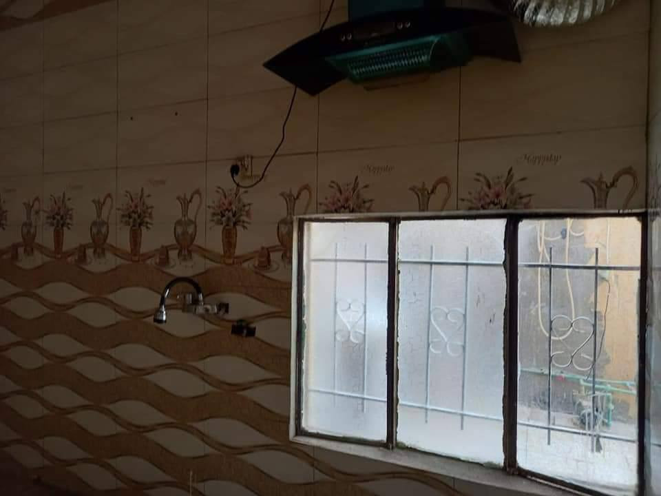 بسم الله الرحمن الرحيم 
دار  البيع  
السعر 32 مليون وبي مجال 
للبيع: منزل  في [ كربلاء / في منطقه سيد اسماعيل حي الرباب ] 
عمود 158
يبعد عن الشارع العام دقيقه واحده 
عقد 35.
 معه  معامله تحويل طابو صرف  اجرات كامله
مميزاته:
- المساحة: [100].
- عدد الغرف: [غرفه] غرفه نوم واسعة.
- صاله+ استقبال منفصل 
صحيات خارجيه 
لاستفسار مراسلتي خاص او وتساب 
***********
***********
