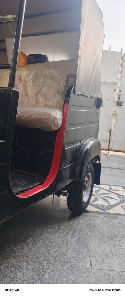 سلام عليكم تكتك موديل2019شهر 12 تكتك خير من الله ما امكفتني بشارع بس بيها اخياسات مثل ما الموضح بل فيديو تجي اتكلب اتوديها الفيتر او سمكري براحتك السعر 5500 او بيها مجال مكاني عزيزية رقمي ***********
