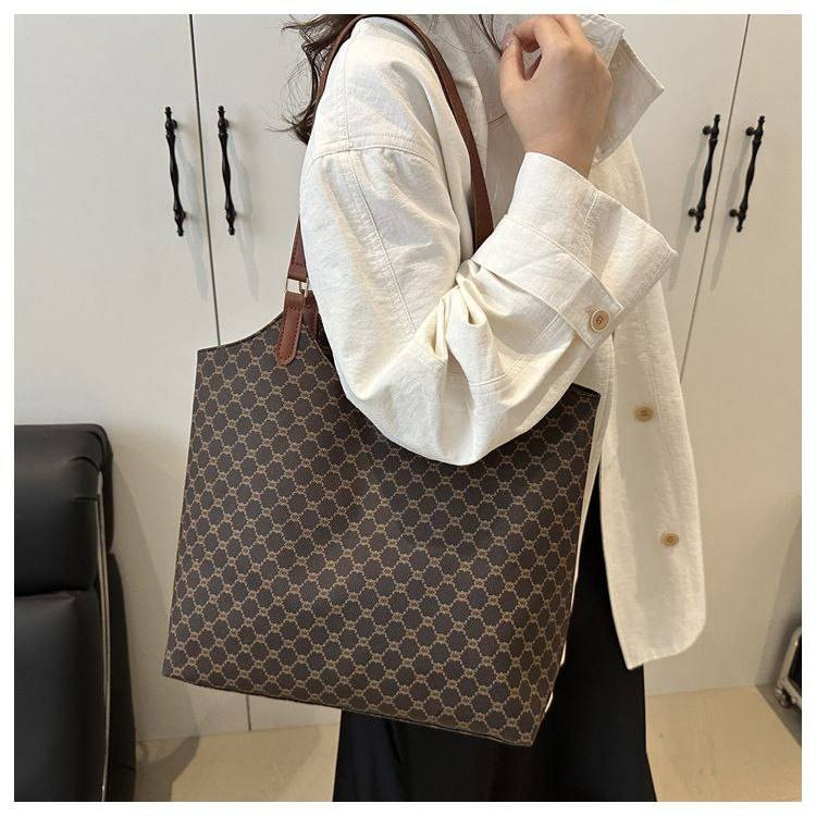 توت باك كيوت ✨
جودة عالية وموديل عصري نازك ❤️
الحجم:
الحجم 32X34Cm
مناسب لـ: الموظفات، الاستخدام اليومي، الطالبات، الماميات

السعر: 74 فقط ✅

الدرزن يحتوي على 12 قطعة
مخازن بغداد


**إذا كنت صاحب هذا الإعلان وتريد حذفه لأي سبب، رجاءا أرسل رسالة إلى الدعم الفني**